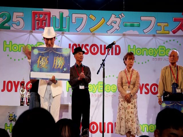 カラオケのど自慢決勝の優勝者決定！